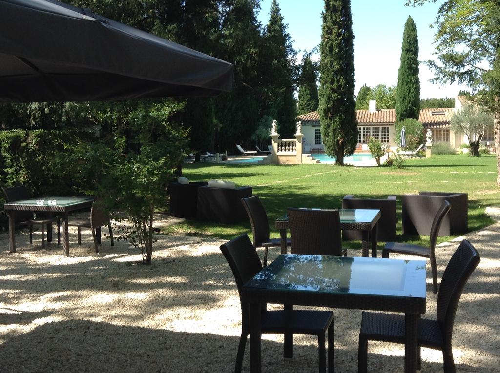 Hostellerie Les Frenes Avignon Buitenkant foto