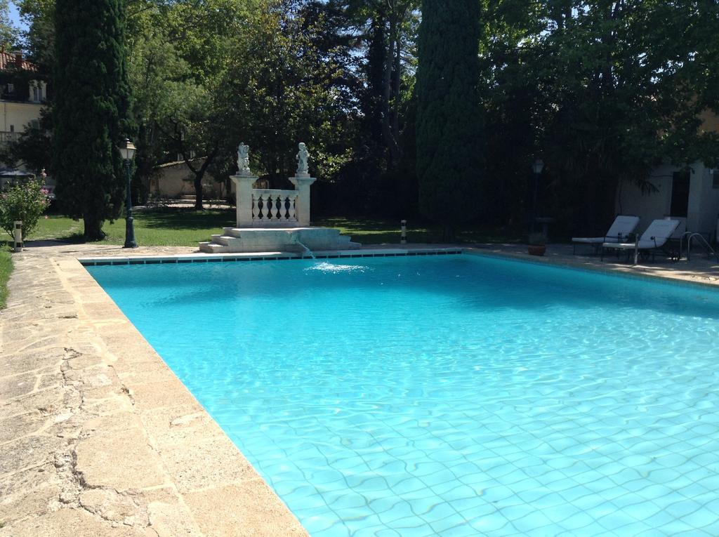 Hostellerie Les Frenes Avignon Buitenkant foto