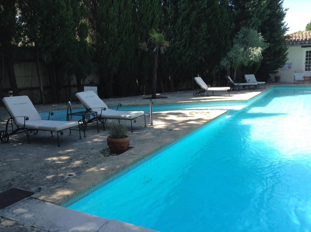 Hostellerie Les Frenes Avignon Buitenkant foto