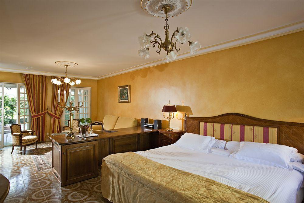 Hostellerie Les Frenes Avignon Kamer foto