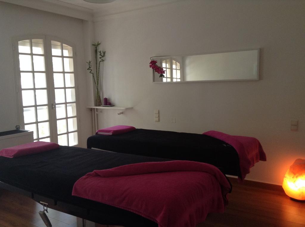 Hostellerie Les Frenes Avignon Buitenkant foto
