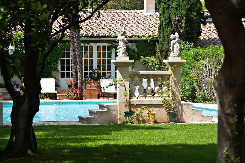 Hostellerie Les Frenes Avignon Kamer foto